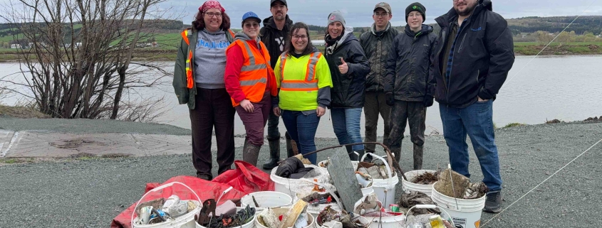 Une douzaine de personnes ont retirés 205 livres des berges de la rivière Chaudière, à Saint-Joseph-de-Beauce!
